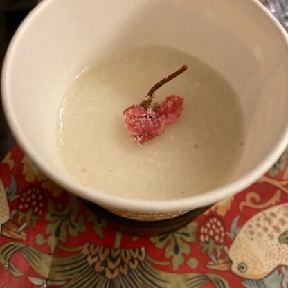 甘酒メーカーを買ったためこちらのレシピを見てミルクプリンを作りました。
桜の塩漬けを飾ってみました♪
すごく簡単でおいしかったです！